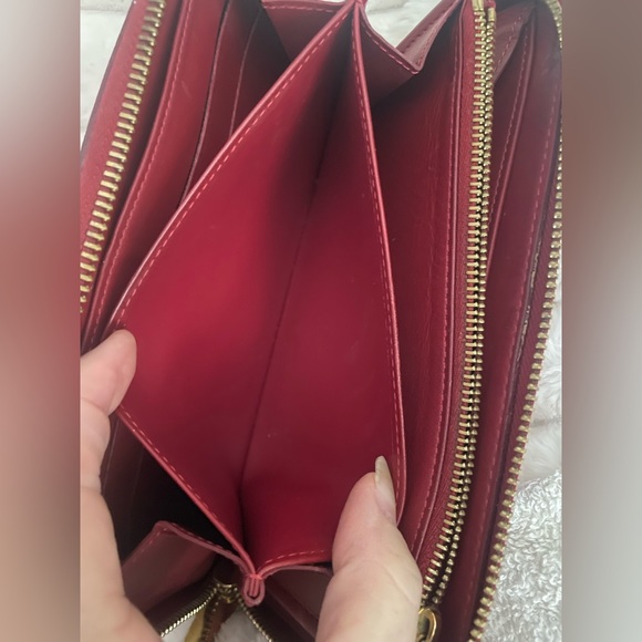 LOW START Louis Vuitton Red Verni zip around wallet - Picture 6 of 16